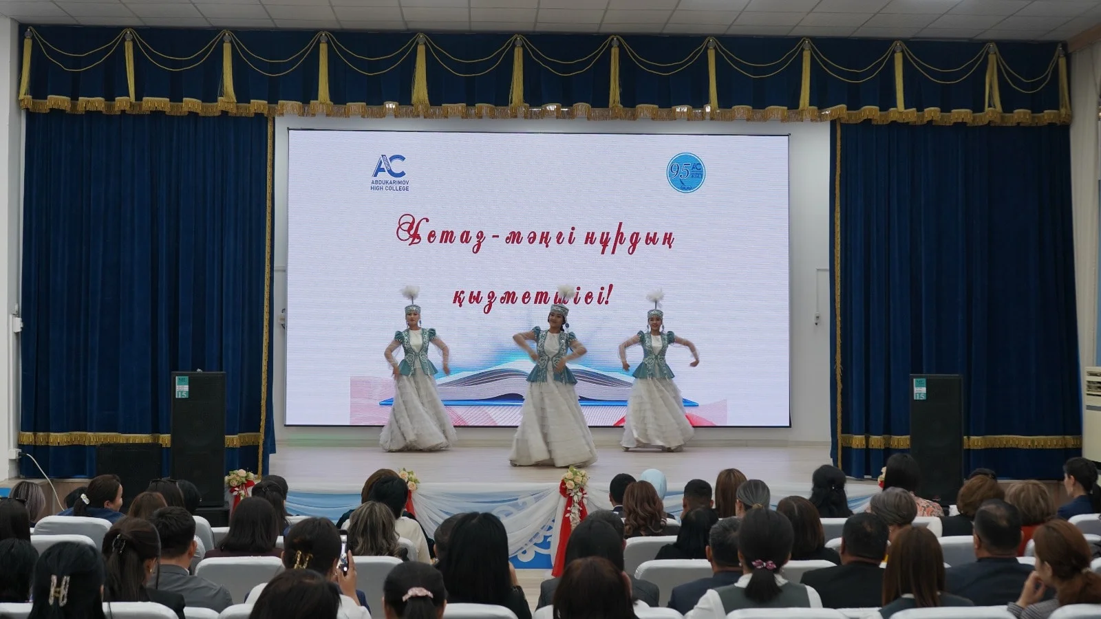 «Учитель — слуга вечного света!»